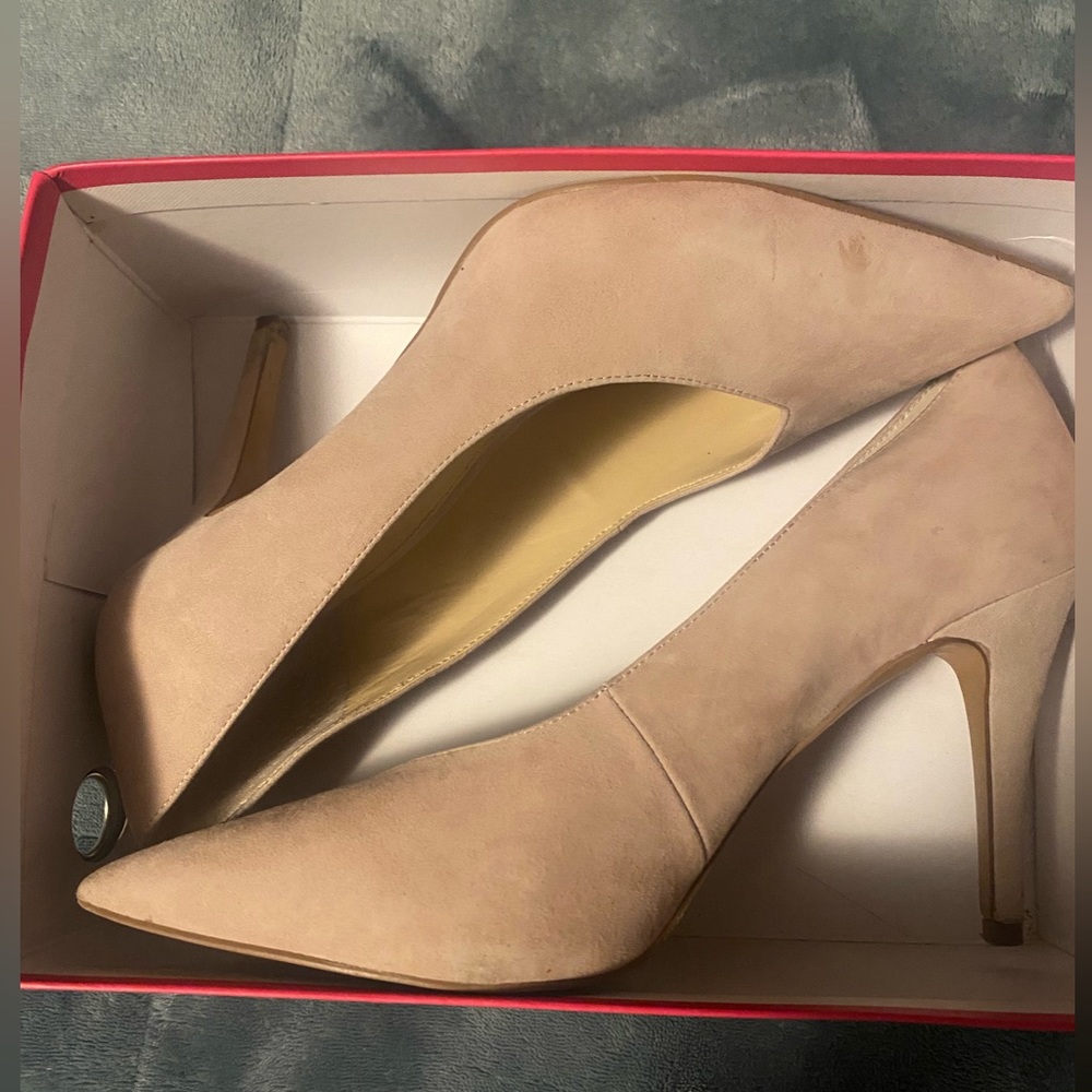 Beautiful Nude 4inch pumps